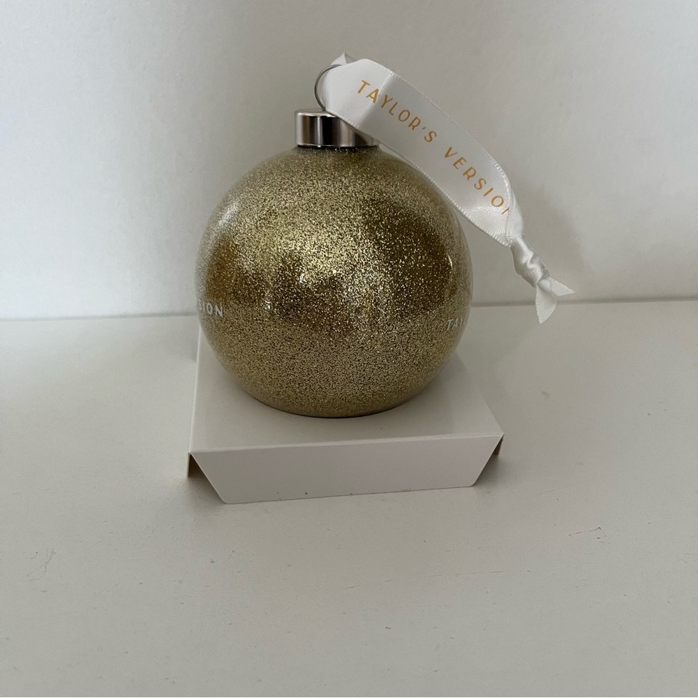 NWT Taylor Swift Taylor’s Version Gold Ornament - Picture 6 of 9